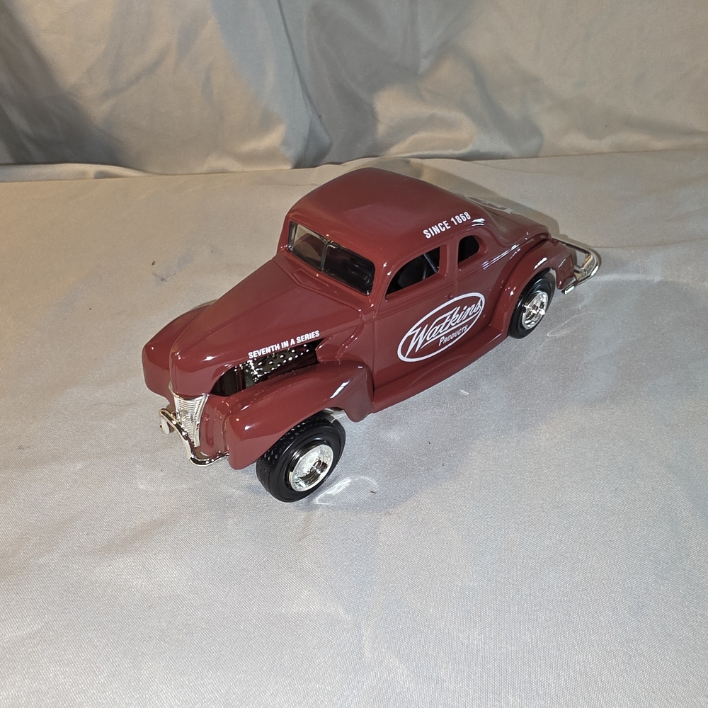 ERTL 1940 Ford Modified Coupe die-cast Bank